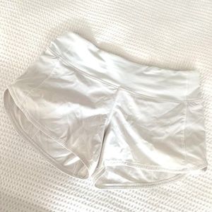 Lululemon GUC SPEED UP MID-RISE SHORT 4" White sz 6